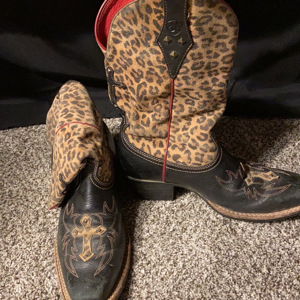 Boots - Picture 2 of 5